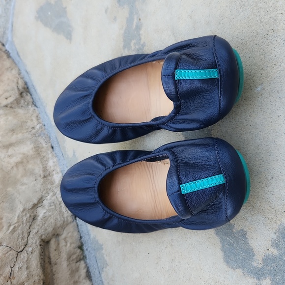Tieks California Navy Size 8 - Picture 3 of 10